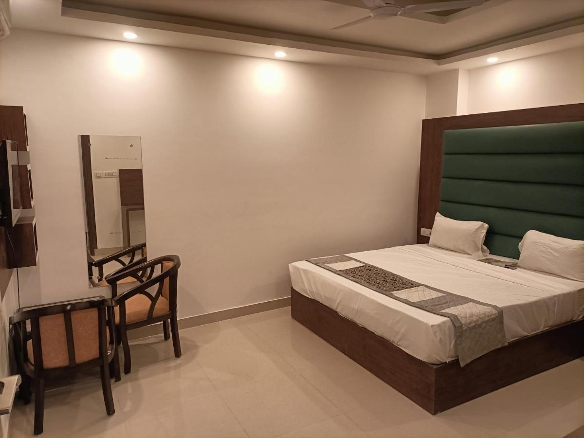 Hotel Tark Inn Near Igi Airport Guest house