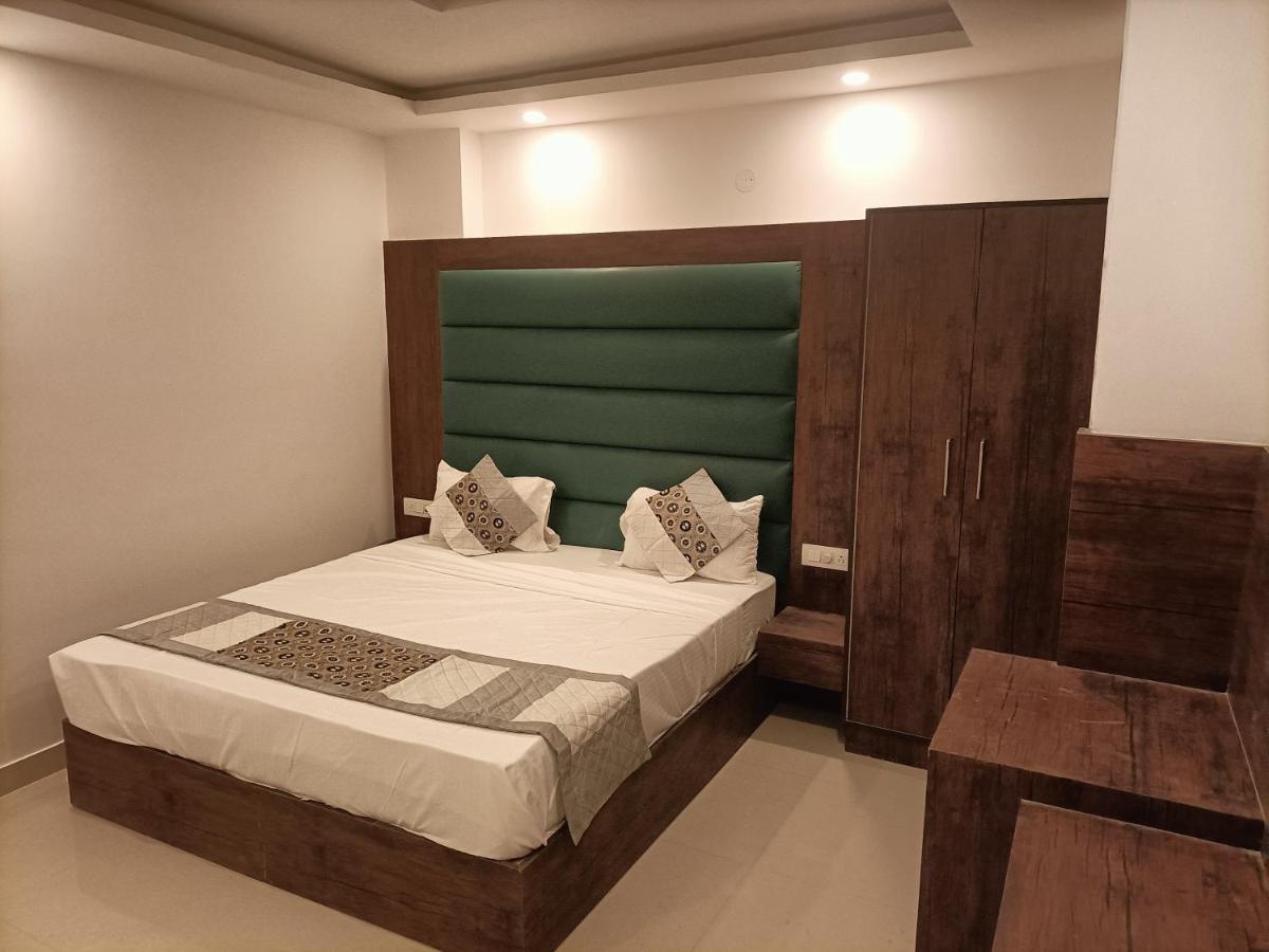 Hotel Tark Inn Near Igi Airport Guest house