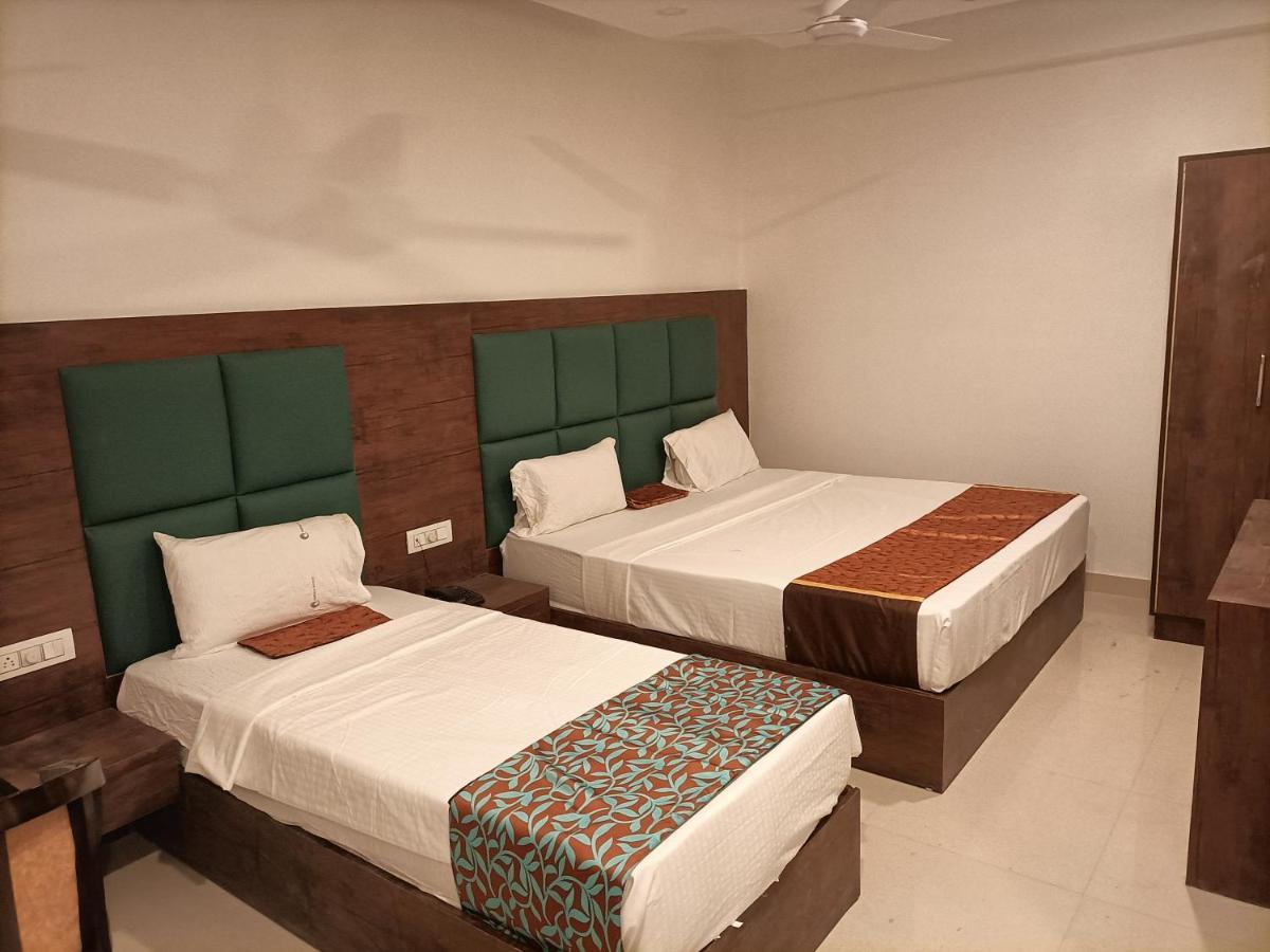 Hotel Tark Inn Near Igi Airport Guest house 4*